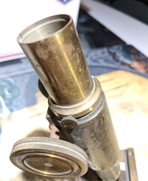 Unknown Microscope, missing eyepiece?